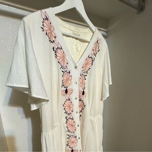 Cruise away in this Warm white/cream embroided flowy midi with pockets.  XL